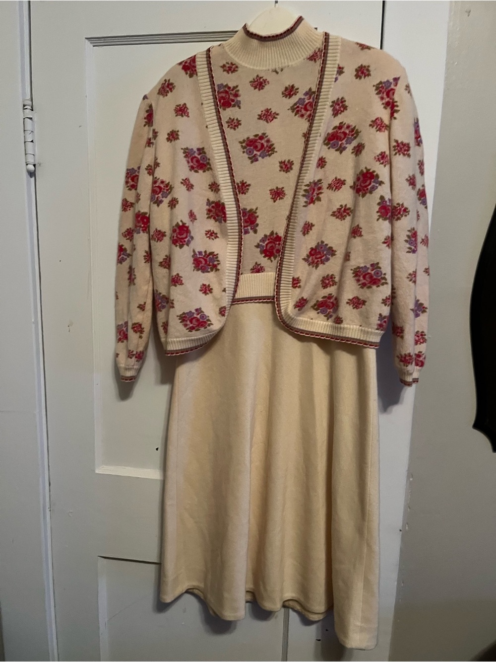 Stunning Vintage Cream Floral Knit dress and Cardigan Set made in Italy 🇮🇹
